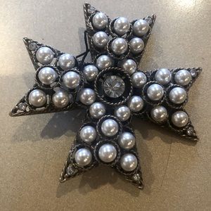 Pearl cross pin